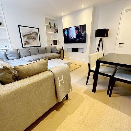 런던 Londwell, Luxe And Leaves, Chelsea Flat With Private Garden 아파트 외부 사진