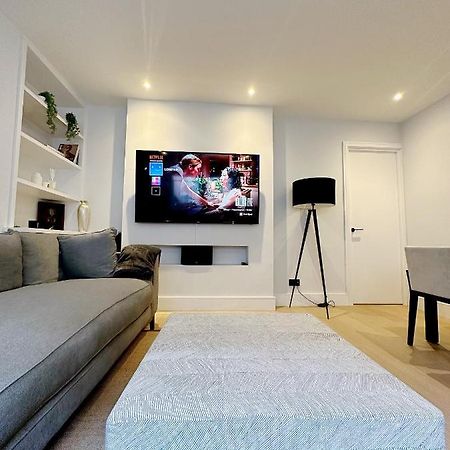 런던 Londwell, Luxe And Leaves, Chelsea Flat With Private Garden 아파트 외부 사진