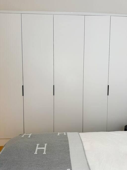 런던 Londwell, Luxe And Leaves, Chelsea Flat With Private Garden 아파트 외부 사진