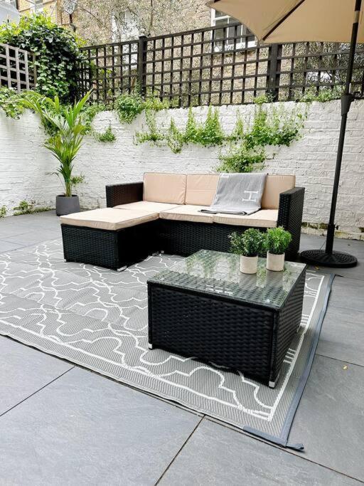 런던 Londwell, Luxe And Leaves, Chelsea Flat With Private Garden 아파트 외부 사진