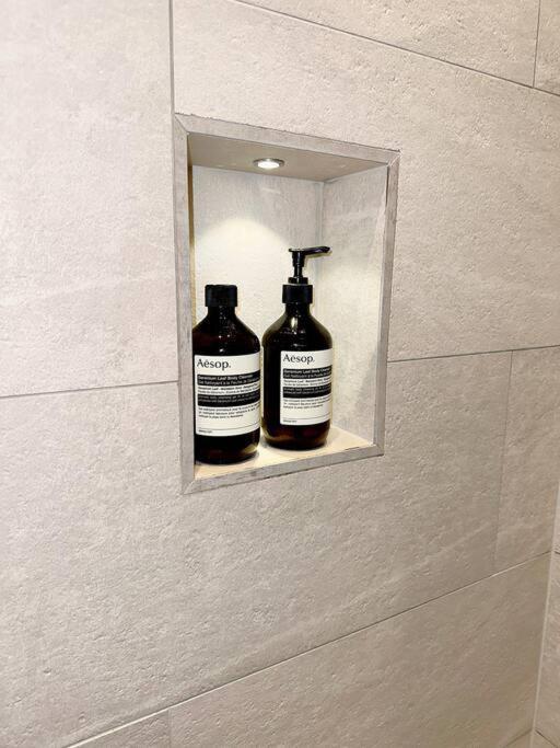 런던 Londwell, Luxe And Leaves, Chelsea Flat With Private Garden 아파트 외부 사진