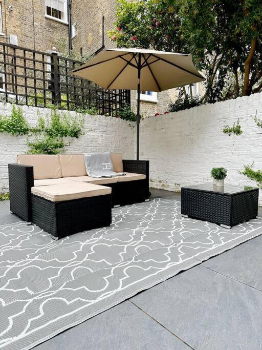 런던 Londwell, Luxe And Leaves, Chelsea Flat With Private Garden 아파트 외부 사진