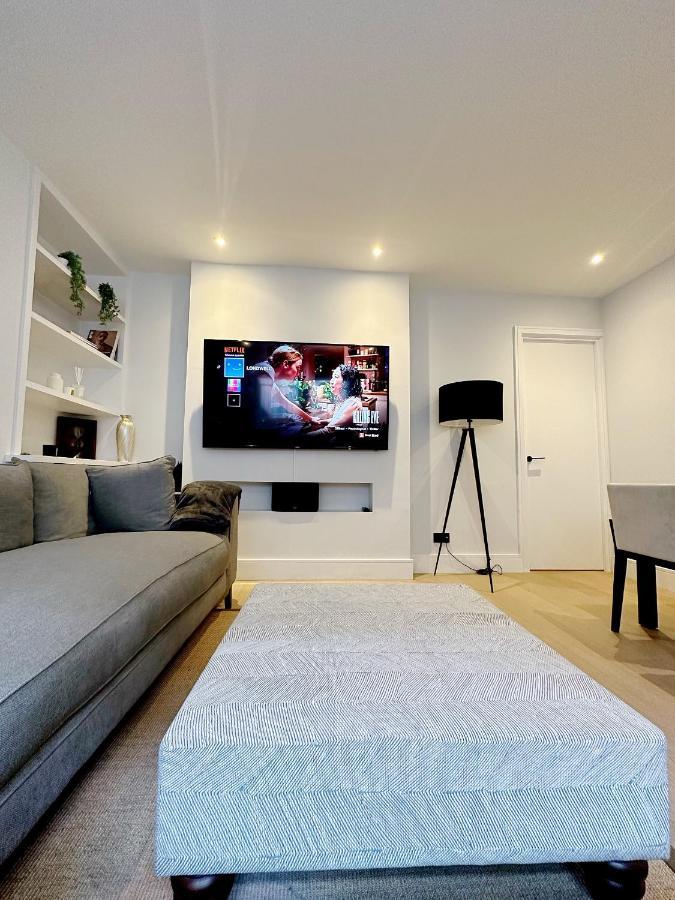 런던 Londwell, Luxe And Leaves, Chelsea Flat With Private Garden 아파트 외부 사진